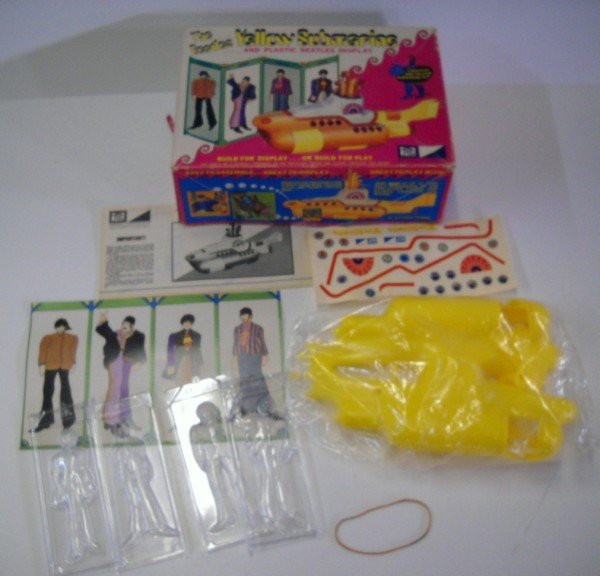 BEATLES TOY: THE BEATLES & YELLOW SUBMARINE KIT IN ORIGINAL BOX. 1968 MODEL PRODUCTS BY CRAFT MASTERS. WEAR; CREASES TO BOX. 9 INCHES WIDE X 6 1/2 INCHES DEEP X 3 1/2 INCHES HIGH. CALL 845-457-7550 OR EMAIL STERLI