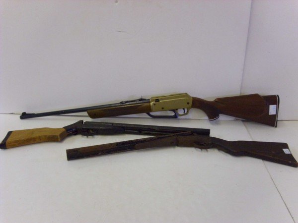 TOY GUNS: 1 BB GUN & 2 POP GUNS INCLUDING TED WILLIAM BB GUN. RUST; SCRATCHES; USED CONDITION.