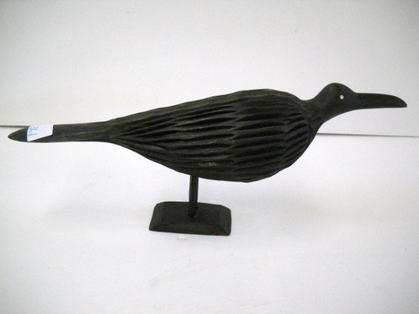 WOOD CROW: WOOD CARVED CROW. 15 INCHES X 6 INCHES.