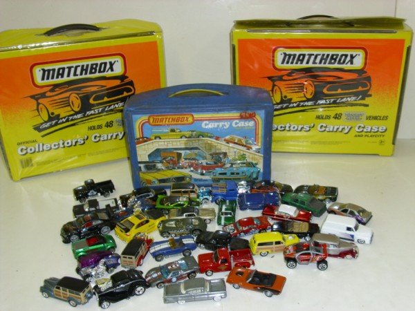 MATCHBOX CASES & CARS: 3 MATCHBOX CASES & CARS. CASE INSERT CRACKED.