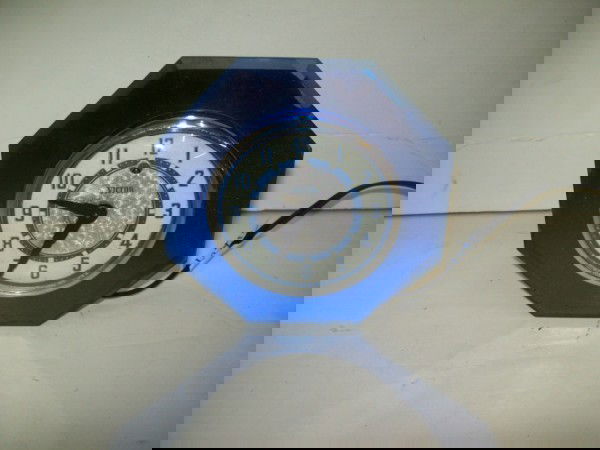 CLOCK: ART DECO CLOCK MARKED VICTOR. BLUE PEELING. 5 INCHES DIAM