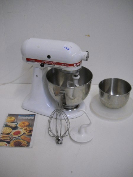 KITCHEN AID MIXER: KITCHEN AID MIXER WITH BOWLS & ASSECCORIES. 14 INCHES X 15 INCHES