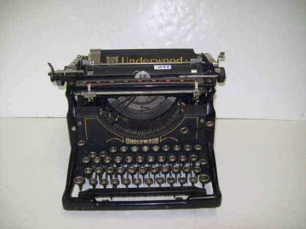 TYPEWRITER: UNDERWOOD TYPEWRITER. USED CONDITION. 15 INCHES X 10 INCHES.
