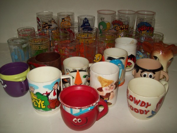 CHARACTER GLASSES: COLLECTION OF APPROX 35 ASSORTED CHARACTER GLASSES/MUGS INCLUDING HOWDY DOODY; POPEYE; BUGS BUNNY. PAINT LOSS; SCRATCHES; CHIP. ALL SALES ARE FINAL, ITEMS ARE SOLD "AS IS". FOR COMPLETE CONDITION REPO
