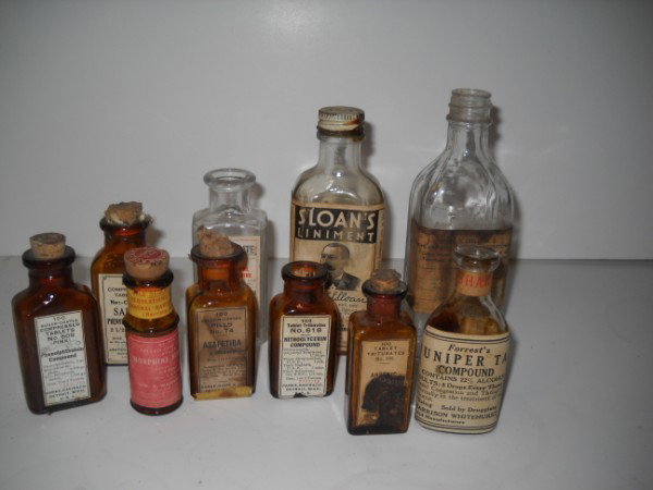 BOTTLES: COLLECTION OF 10 ASSORTED MEDICINE BOTTLES/PHARMACY BOTTLES INCLUDING ASAFETIDA; MORPHINE; NITROGLYCERINE COMPUND; ARSENIC; SALOL PHENYL SALICYLATE; PHENOLPHTHALEIN; SLOAN'S LINIMENT. USED CONDITION; 