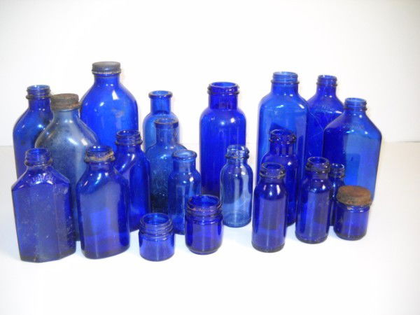 BOTTLES: COLLECTION OF 21 ASSORTED COBALT MEDICINE BOTTLES/PHARMACY BOTTLES INCLUDING 3 SQUIBB; PHILLIPS MILK OF MAGNESIA; WM. R. WARNER & CO. PHILADELPHIA; BROMO SELTZER EMERSON DRUG CO . USED CONDITION; CHIP