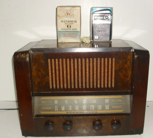 RADIO: RCA VICTOR RADIO & WINDOR TRANSISTOR RADIO. WORKING CONDITION. SCRATCHES; PAINT LOSS. 17 INCHES WIDE X 12 INCHES HIGH X 9 1/2 INCHES DEEP. All property is sold "AS IS", "WHERE IS", and ALL SALES ARE F