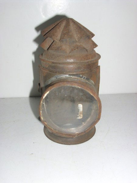 LANTERN: DIETZ POLICE LANTERN. REPAIR; GLASS CHIPPED. 6 1/2 INCHES HIGH. PLEASE CONTACT AUCTION HALL REGARDING COMPLETE CONDITION REPORT PRIOR TO BIDDING. All property is sold "AS IS", "WHERE IS", and ALL SALE