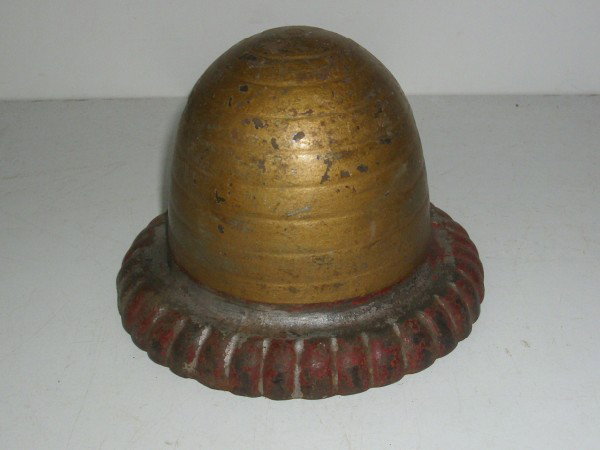 STRING HOLDER: VINTAGE CAST IRON BEEHIVE STRING HOLDER. PAINT LOSS; SCRATCHES. 6 INCHES WIDE X 5 INCHES HIGH. PLEASE CONTACT AUCTION HALL REGARDING COMPLETE CONDITION REPORT PRIOR TO BIDDING. All property is sold "A