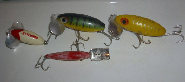 FISHING LURES: 4 FISHING LURES INCLUDING 3 FRED ARBOGAST JITTERBUG LURES. USED CONDITION. 3 INCHES LONG.
