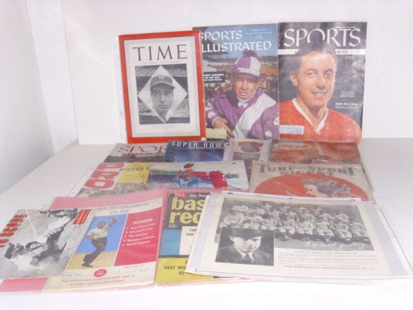SPORTS PAPER LOT: SPORTS PAPER LOT INCLUDING TIME MAGAZINE WITH JOE DIMAGGIO COVER 1948; SPORTS ILLUSTRATED; TURF AND SPORT DIGEST; 1958 SPORTS RECORDS; KNICKS VS. SAN DIEGO ROCKETS; NY JETS OFFICIAL YEAR BOOK; SUPER B