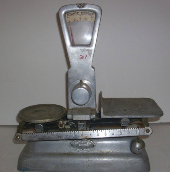 SCALE: 2 POUND SCALE - THE EXACT WEIGHT SCALE CO. USED CONDITION. 13 INCHES X 5 INCHES X 15 1/2 INCHES.