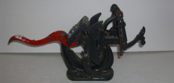 PRINTING PRESS: PRINTING PRESS. USED CONDITION. 16 INCHES X 8 1/2 INCHES X 6 INCHES.