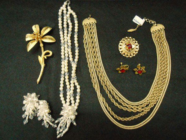 6 PIECES COSTUME JEWELRY: 6 PIECES COSTUME JEWELRY: 1 SET NECKLACE & EARRINGS; 1 NECKLACE MARKED "MONET"; 1 SET PIN/BROOCH & EARRINGS; 1 PIN/BROOCH MARKED "B.S.K.".