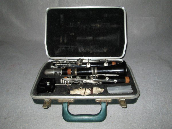 INSTRUMENT: CLARINET IN CASE, NO MARKINGS OR NAME. USED CONDITION. 9 INCHES X 13 INCHES.
