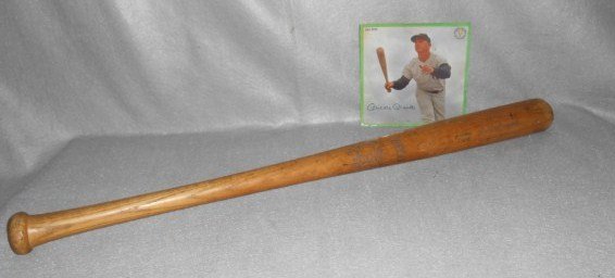 BASEBALL LOT: BASEBALL LOT INCLUDING MICKEY MANTLE LITTLE LEAUGE BAT; & 33 1/3 RPM RECORD. CREASES; NAME INGRAVED IN BAT; USED CONDITION. 29 INCHES LONG.