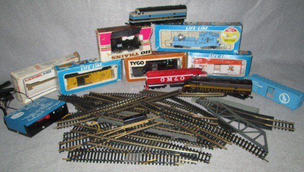 TRAINS/TRACKS: TRAINS & TRACKS INCLUDING TYCO; LIFE-LIKE; PENNSYLVANIA ENGINE; LIFE-LIKE TRANSFORMER. SOME LACKING PIECES; USED CONDITION.