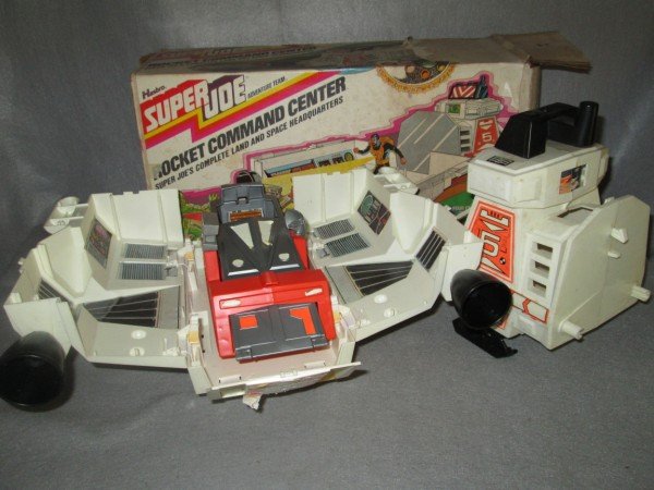 TOY: SUPER JOE ROCKET COMMAND CENTER 1977 TOY IN BOX. PAPER ATTACHED; USED CONDITION. POSSIBLE LACKING PIECES. BOX MEASURES 11 1/2 INCHES X 21 INCHES.