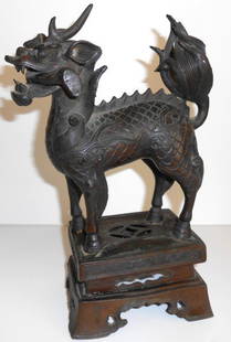 JAPANESE DOG: 19TH C. JAPANESE TEMPLE DOG STATUE. CRACKED BASE. 11 INCHES X 4 INCHES.