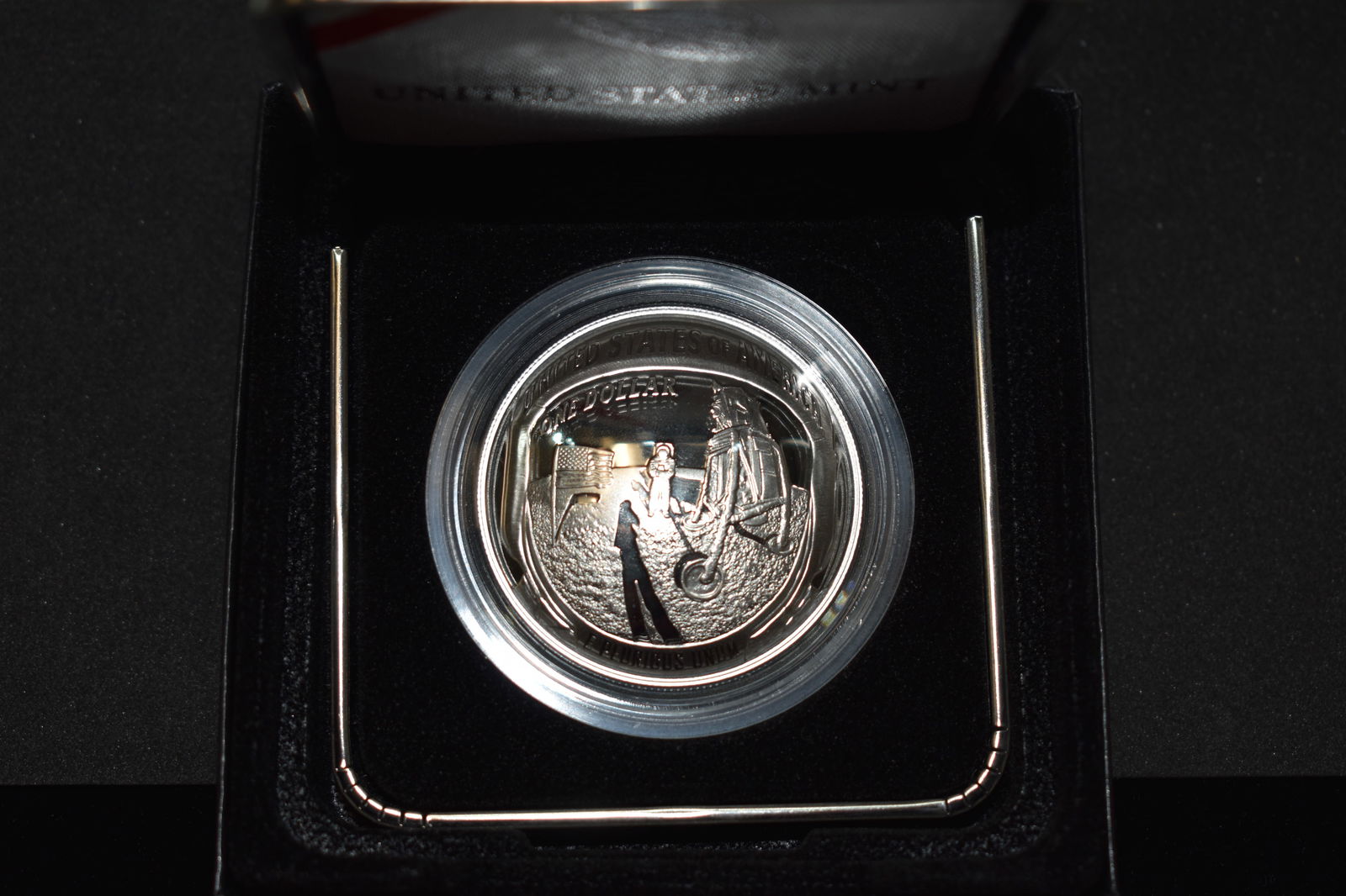 2019 Apollo 11 1OZ Silver Proof Coin (1 of 4)