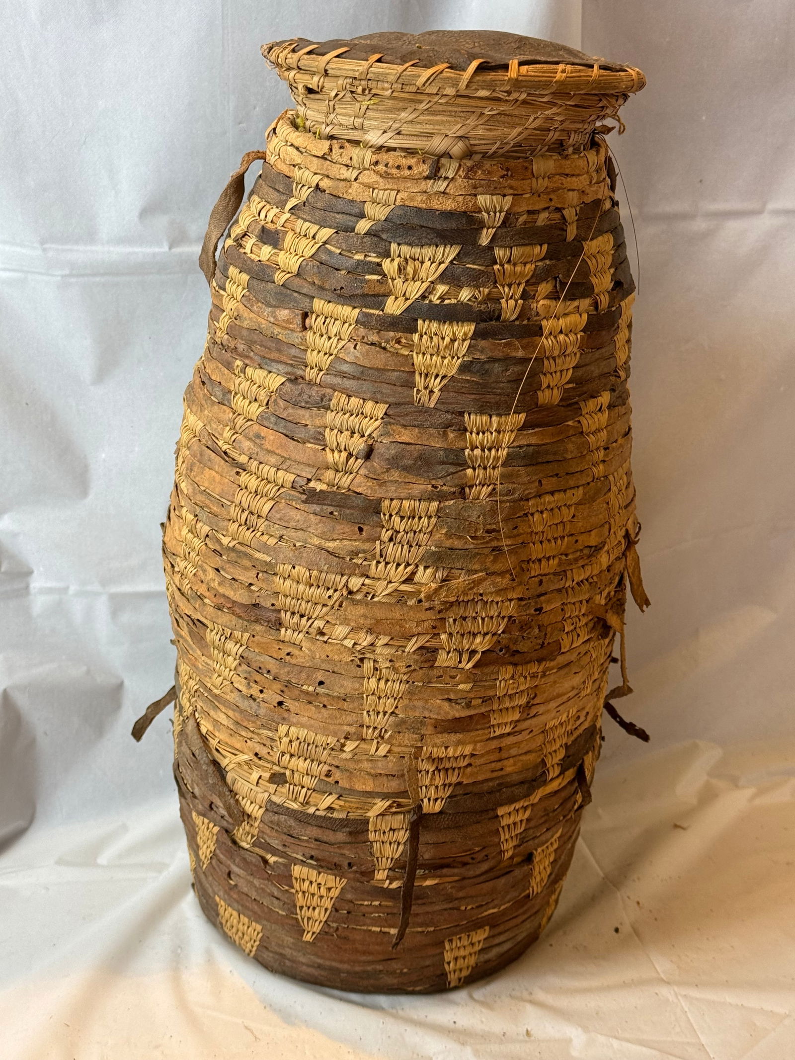 Antique Native American Makah Lidded Basket (1 of 4)