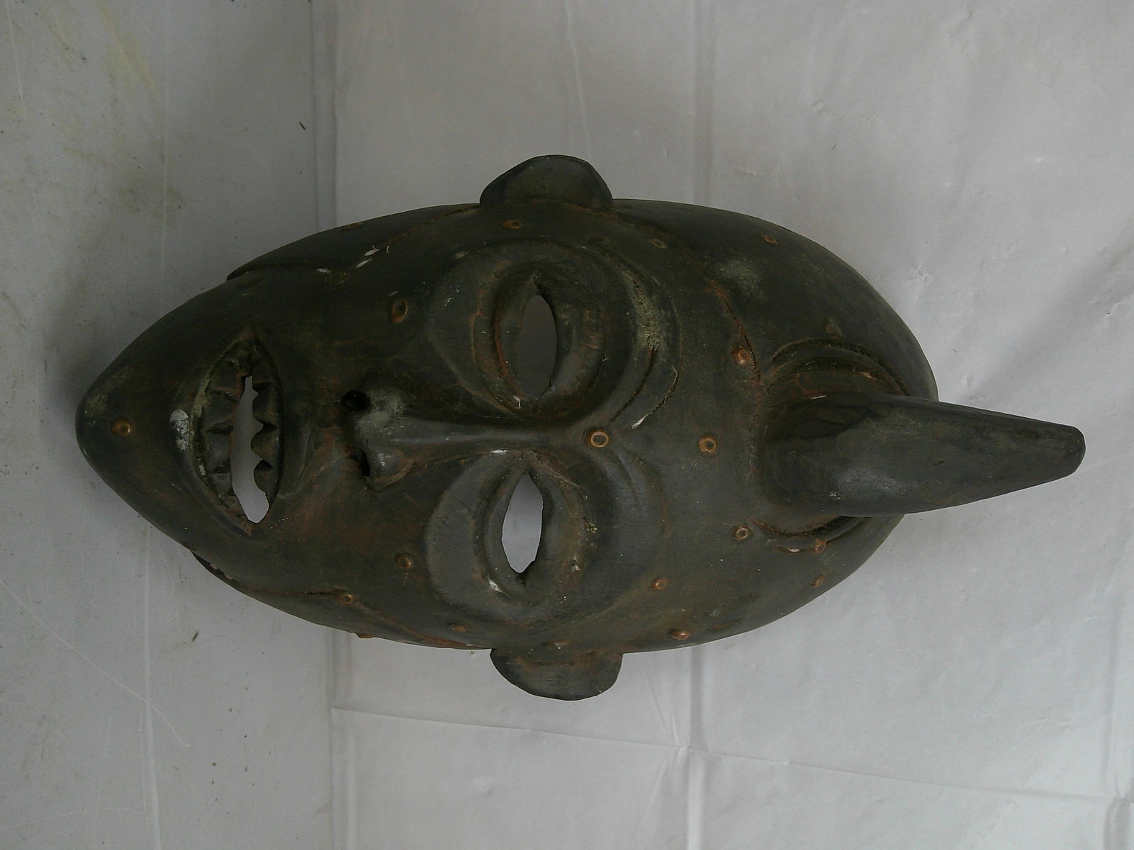 Hand Carved Wooden African Mask: Hand Carved Wooden African Mask