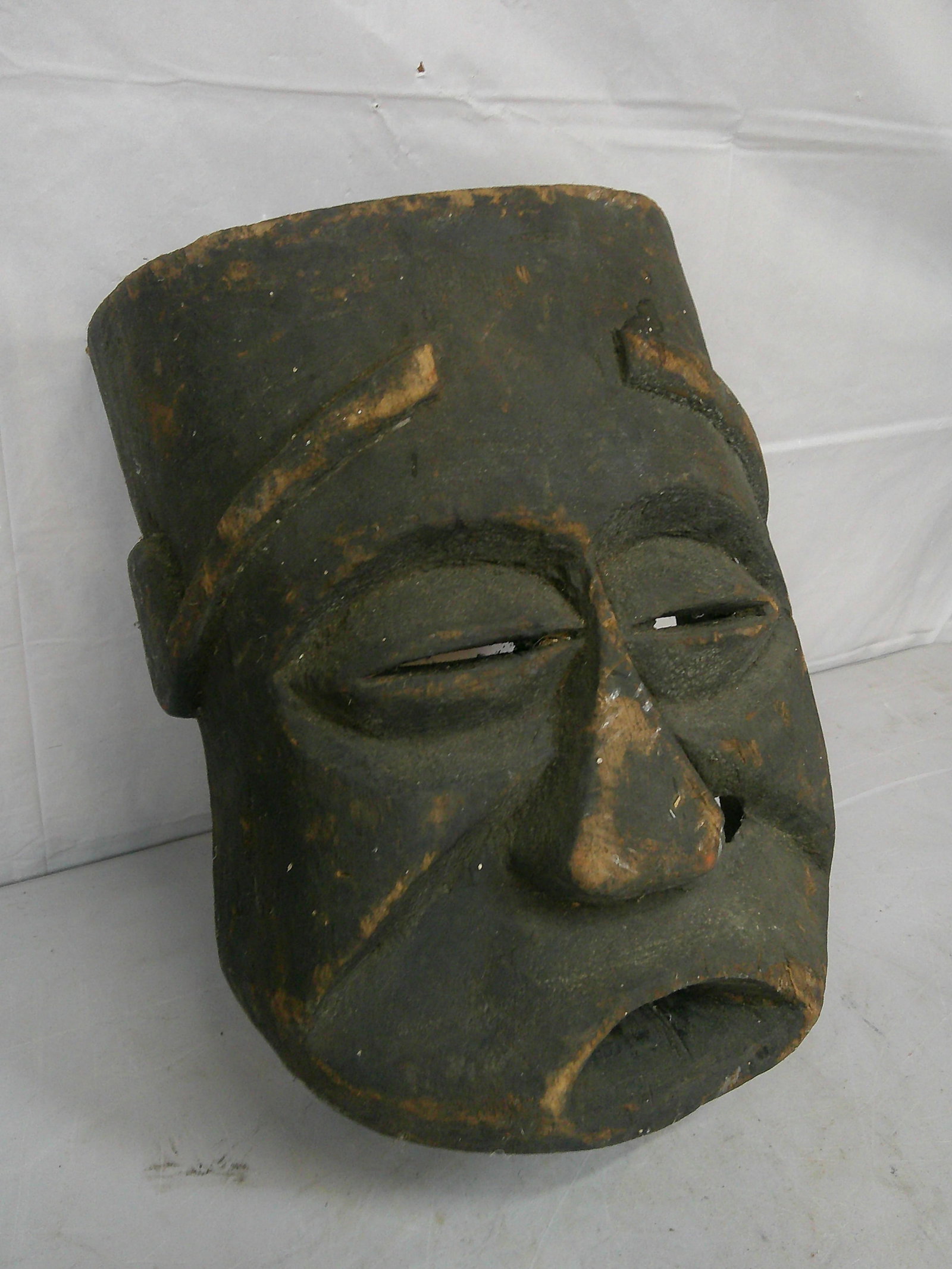 Hand Carved Wooden African Mask: Hand Carved Wooden African Mask
