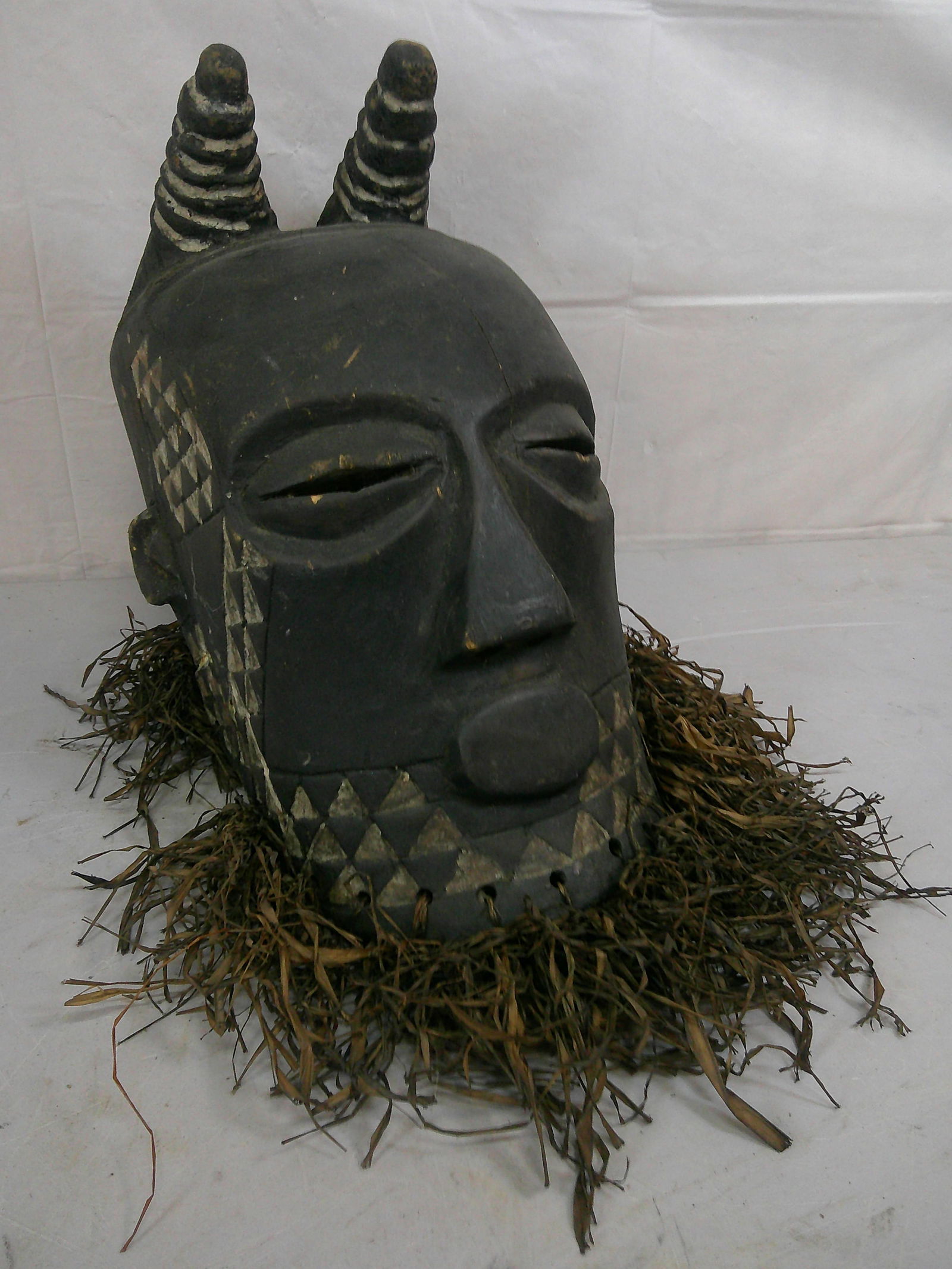 Hand Carved Wooden and Raffia Straw African Mask: Hand Carved Wooden and Raffia Straw African Mask