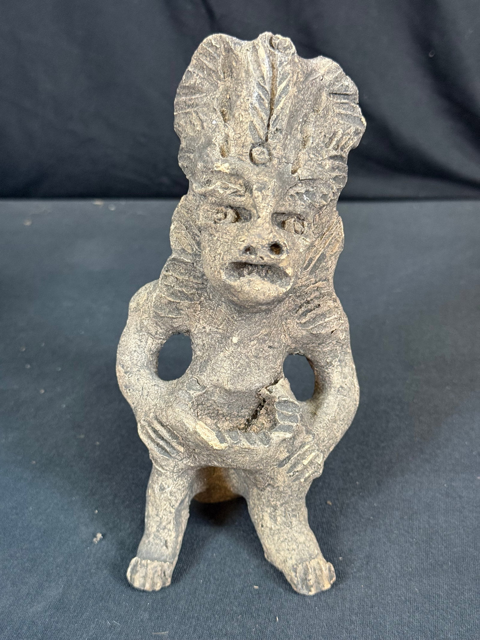 Pre Columbian style clay sculpture: Pre Columbian style clay sculpture