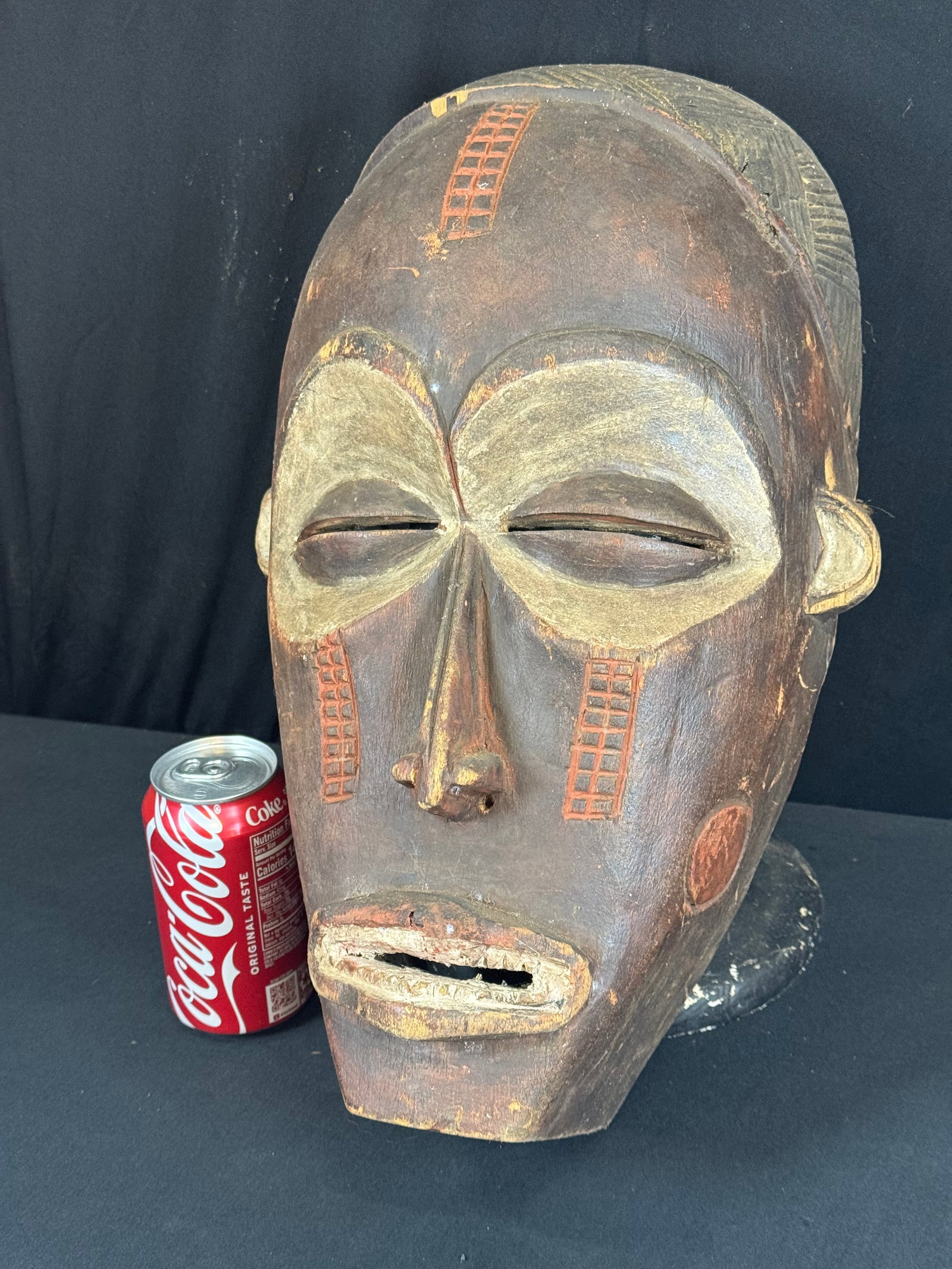 Hand Carved Wooden African Mask: Hand Carved Wooden African Mask