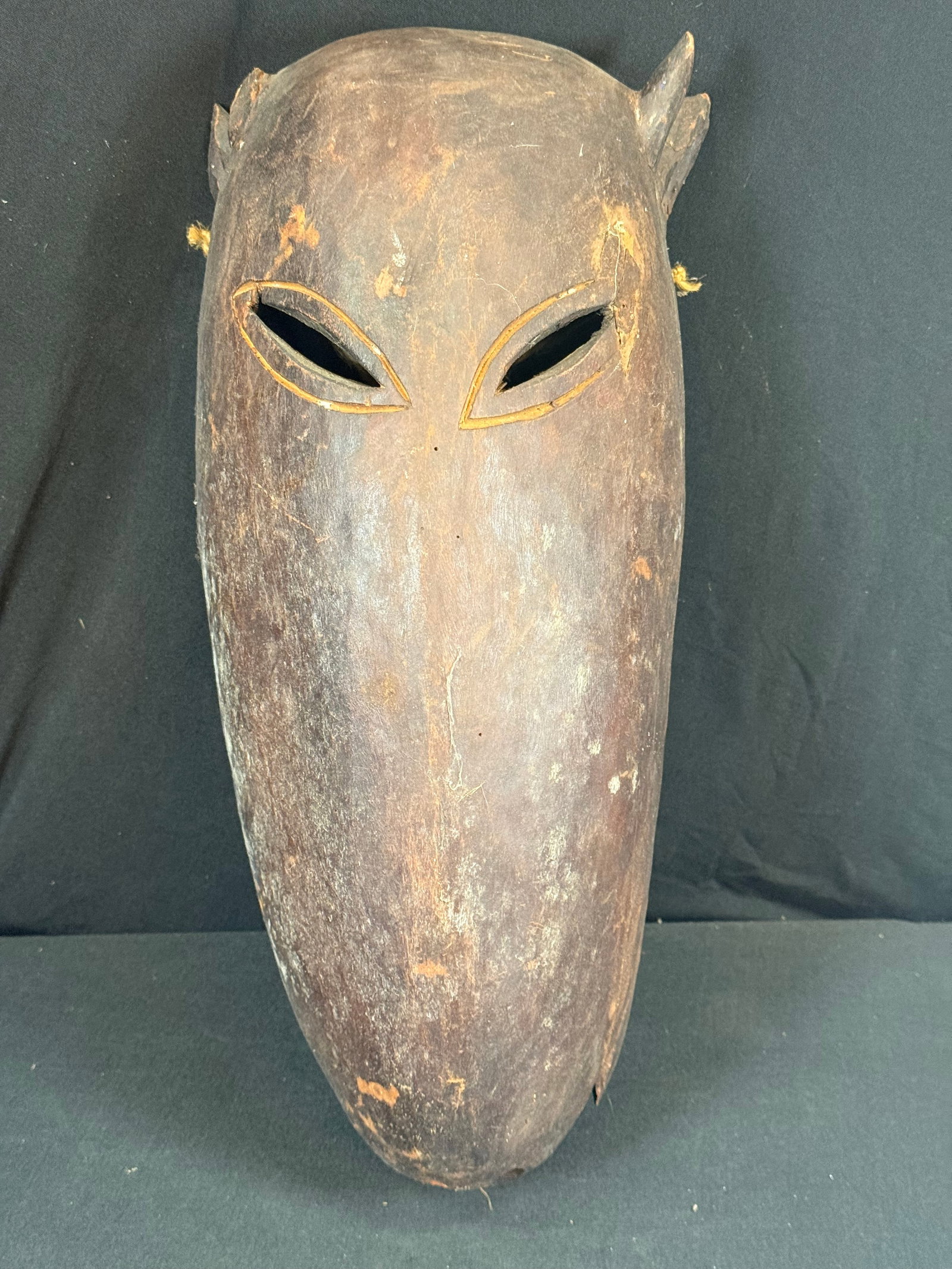 Hand Carved Wooden African Mask: Hand Carved Wooden African Mask