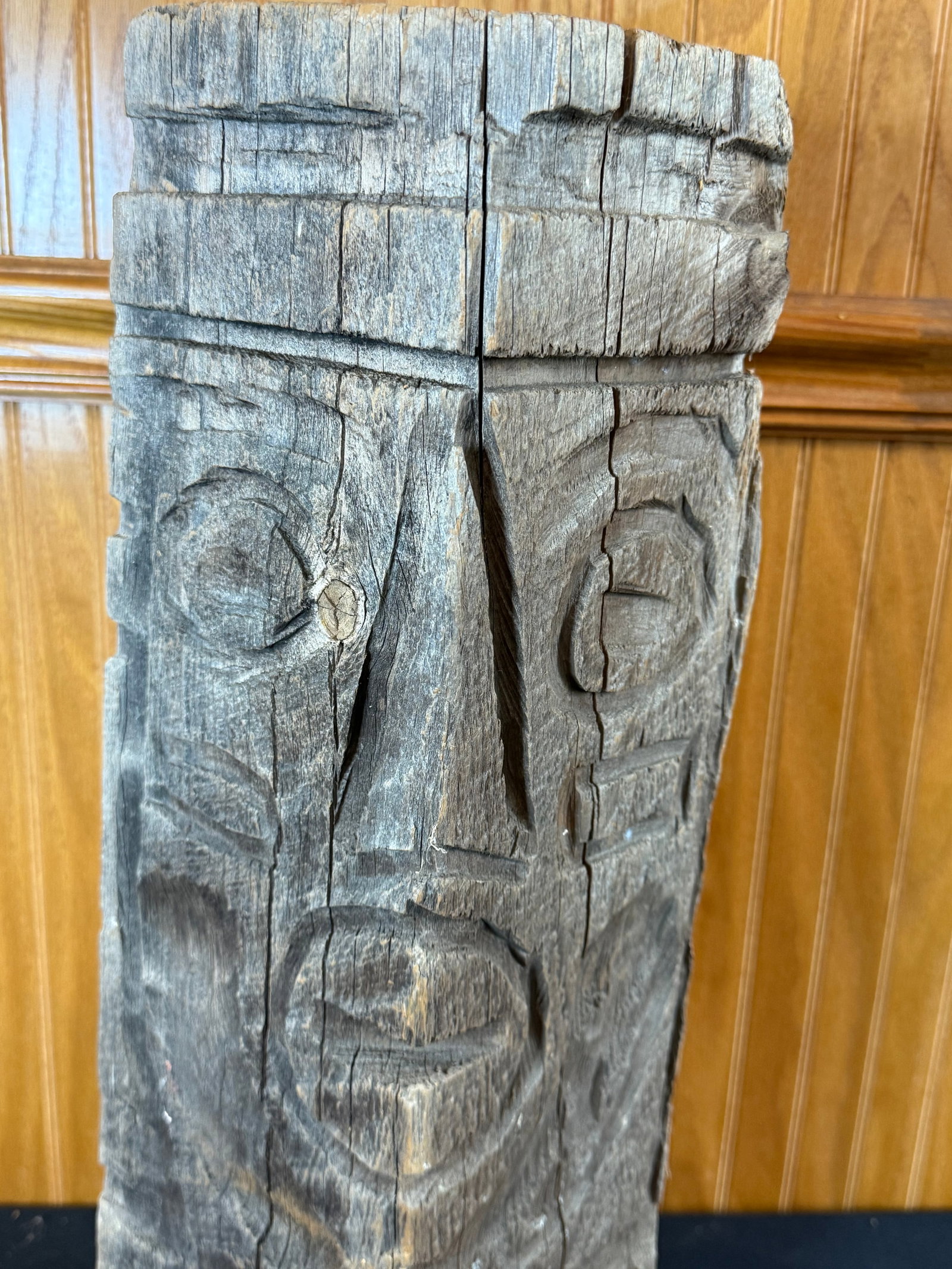 Hand carved wooden tiki statue: Hand carved wooden tiki statue