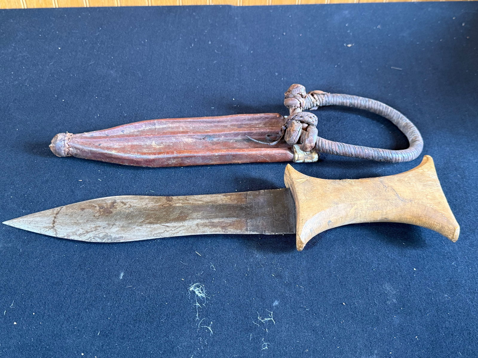 Native American knife w/leather sheath (1 of 3)