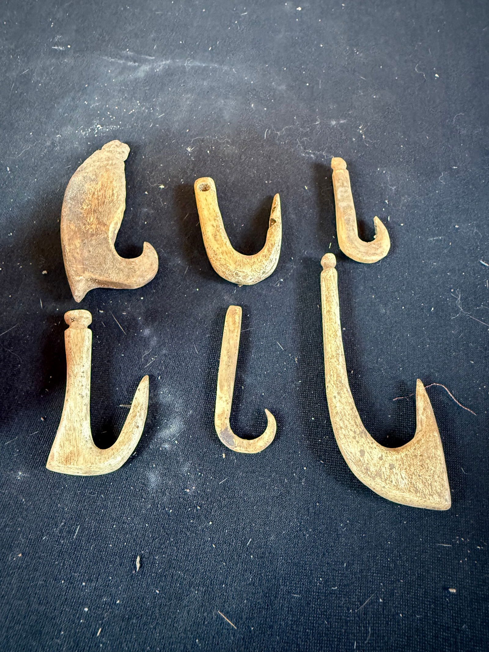 Lot of 6 Native American bone fish hooks: Lot of 6 Native American bone fish hooks