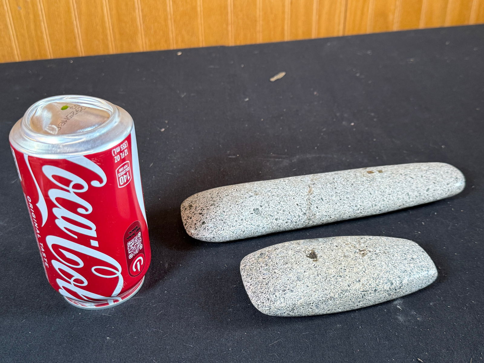 Lot of 2 polished grinding stones (1 of 4)