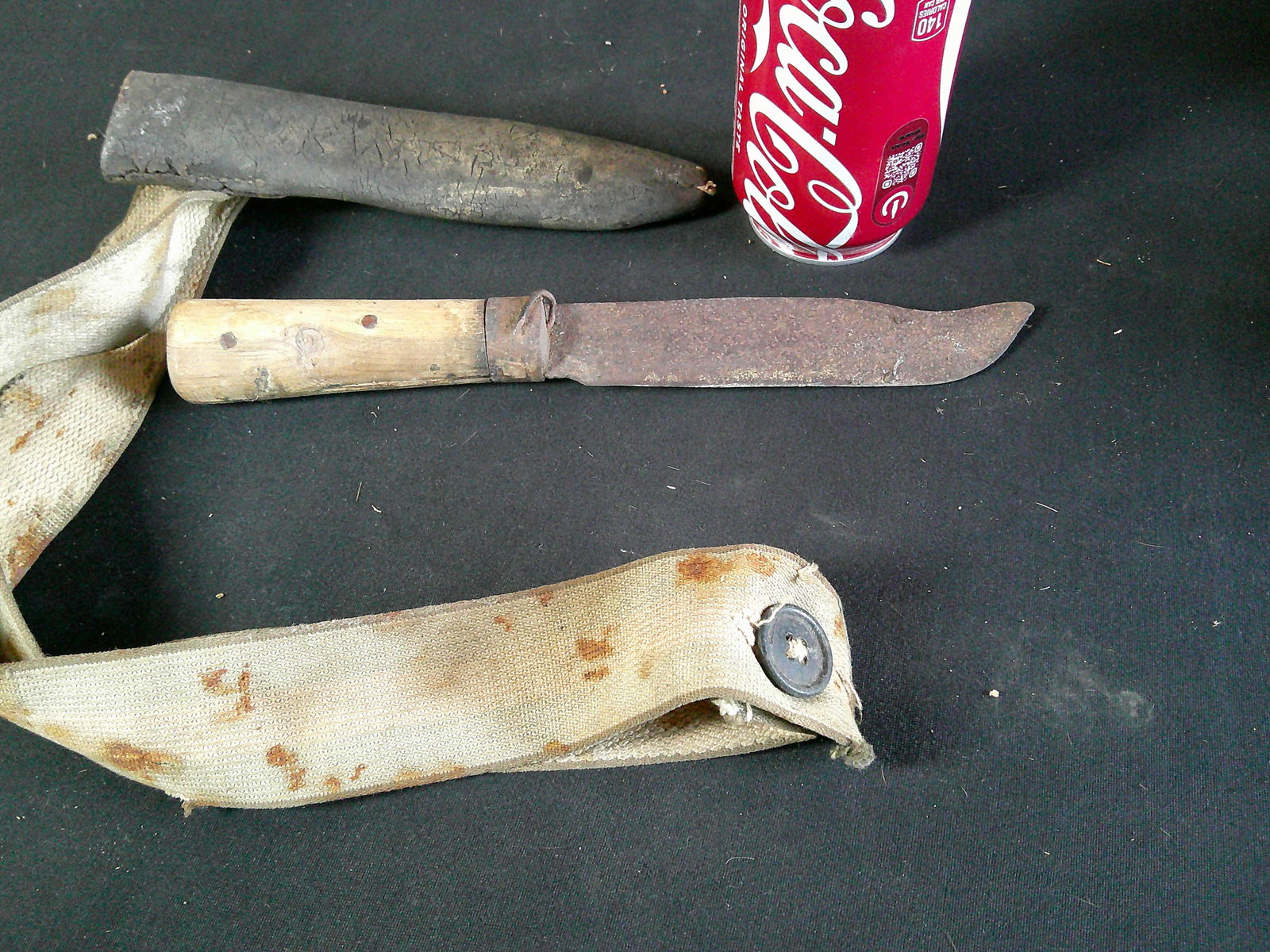 Early knife w/leather sheath & belt (1 of 6)