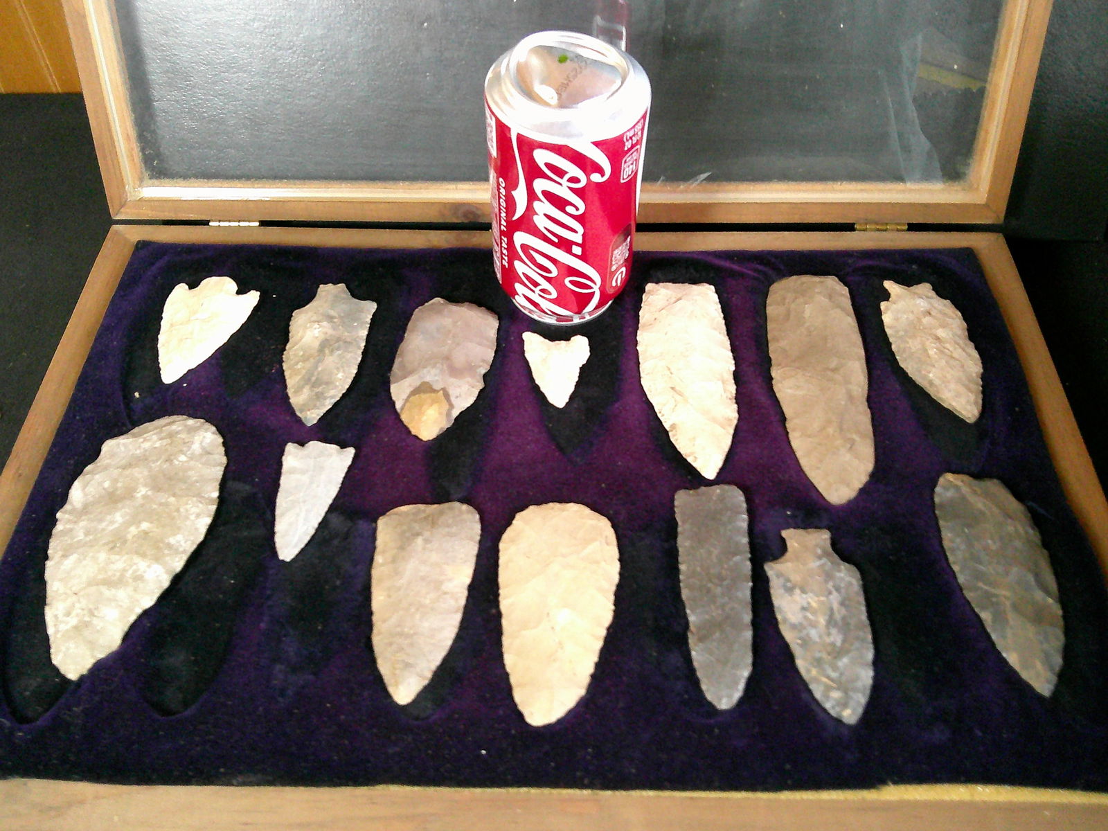 Lot of 14 Spearheads/arrowheads in case (1 of 3)