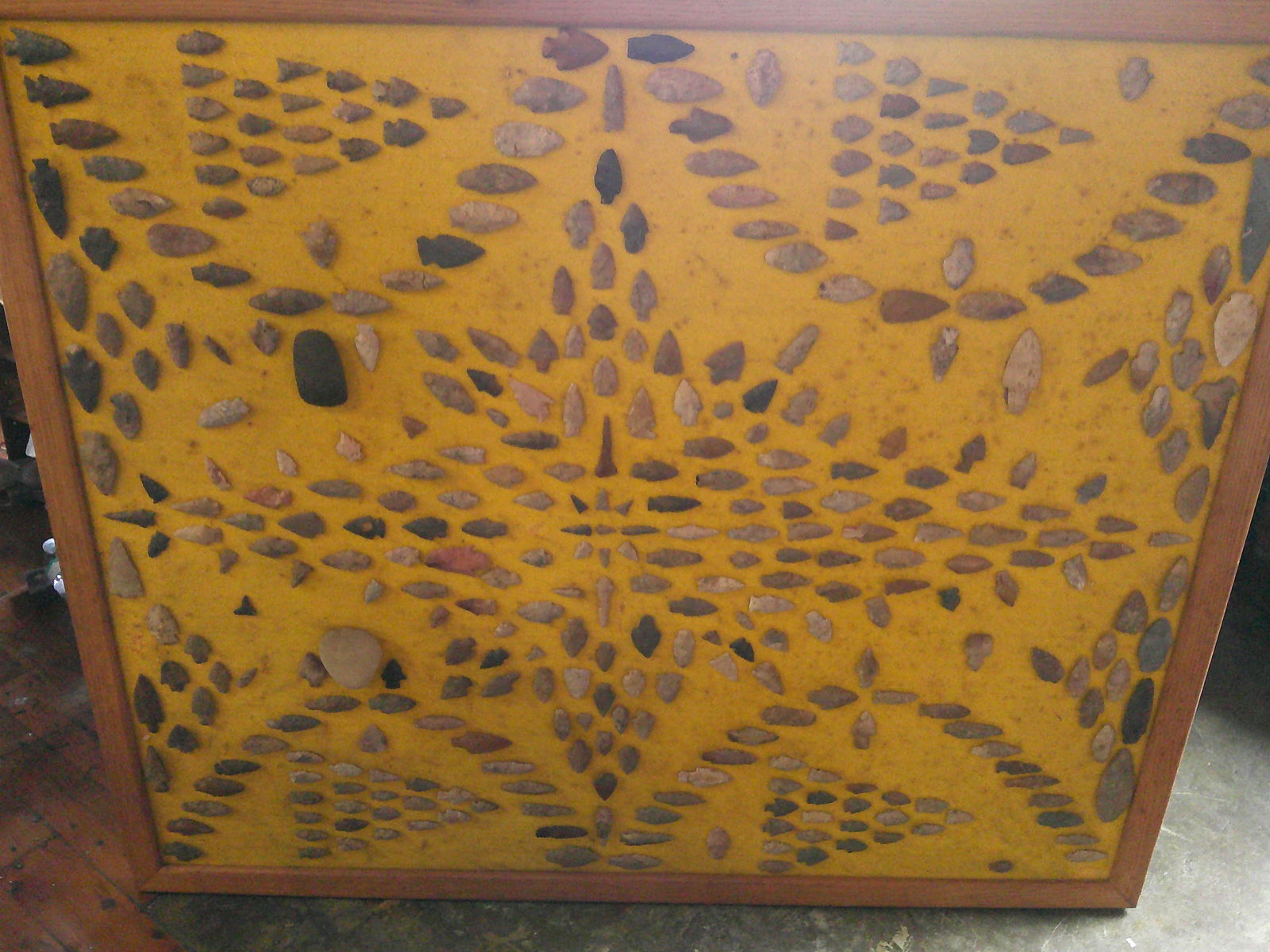 Large wall plaque w/arrowheads (1 of 6)