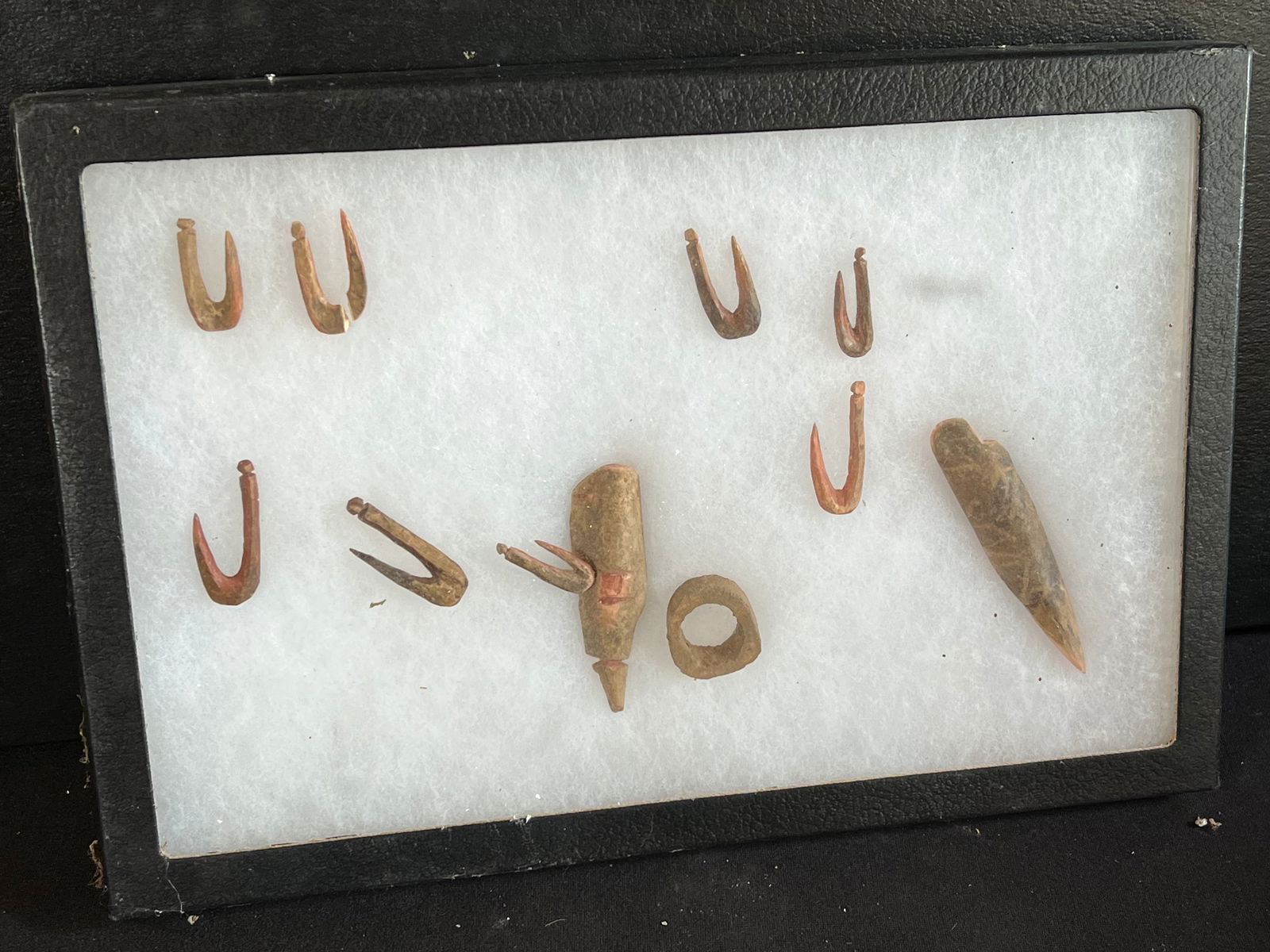 Lot of 11 bone artifacts: Lot of 11 bone artifacts. Including 8 fish hooks, face, arrowheads