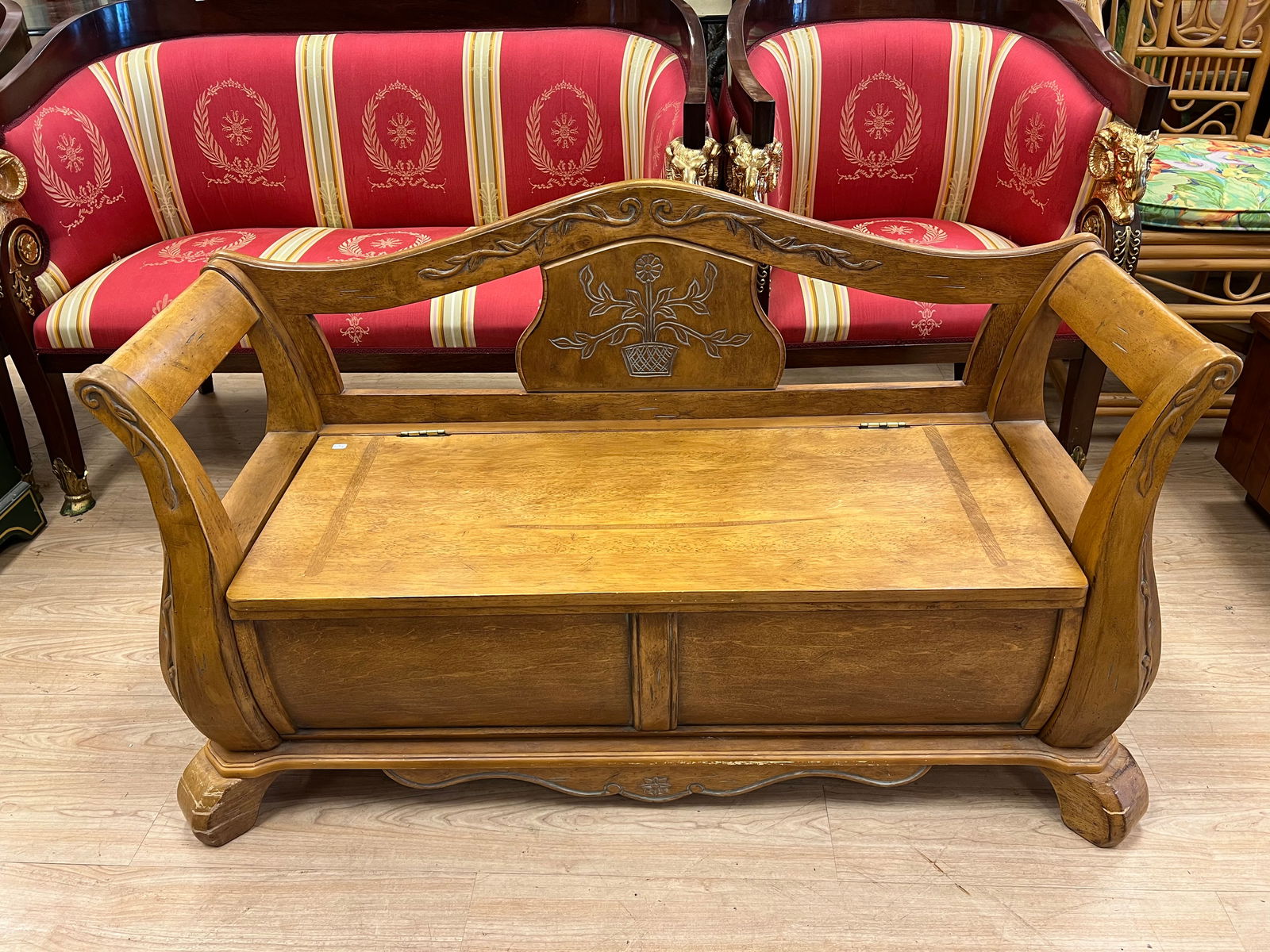 Maple Blanket Bench: Maple Blanket Bench