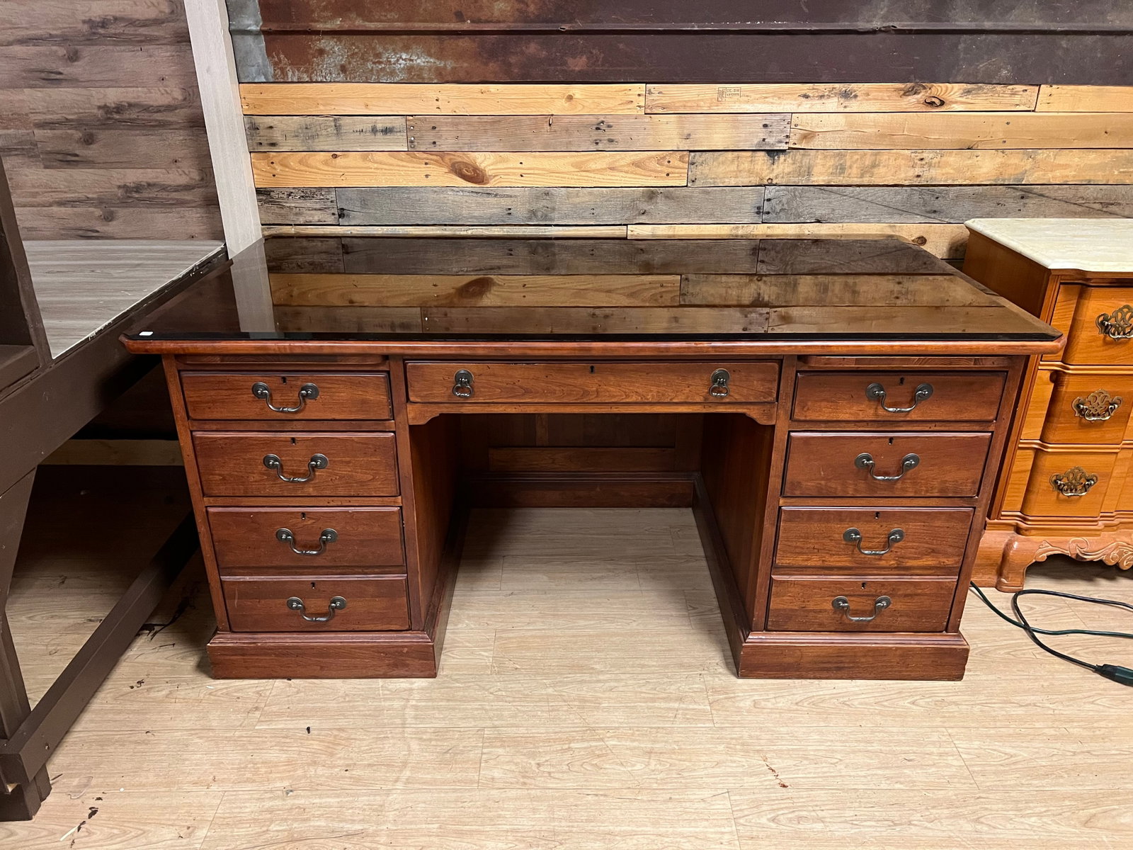 Mahogany Desk: Mahogany Desk