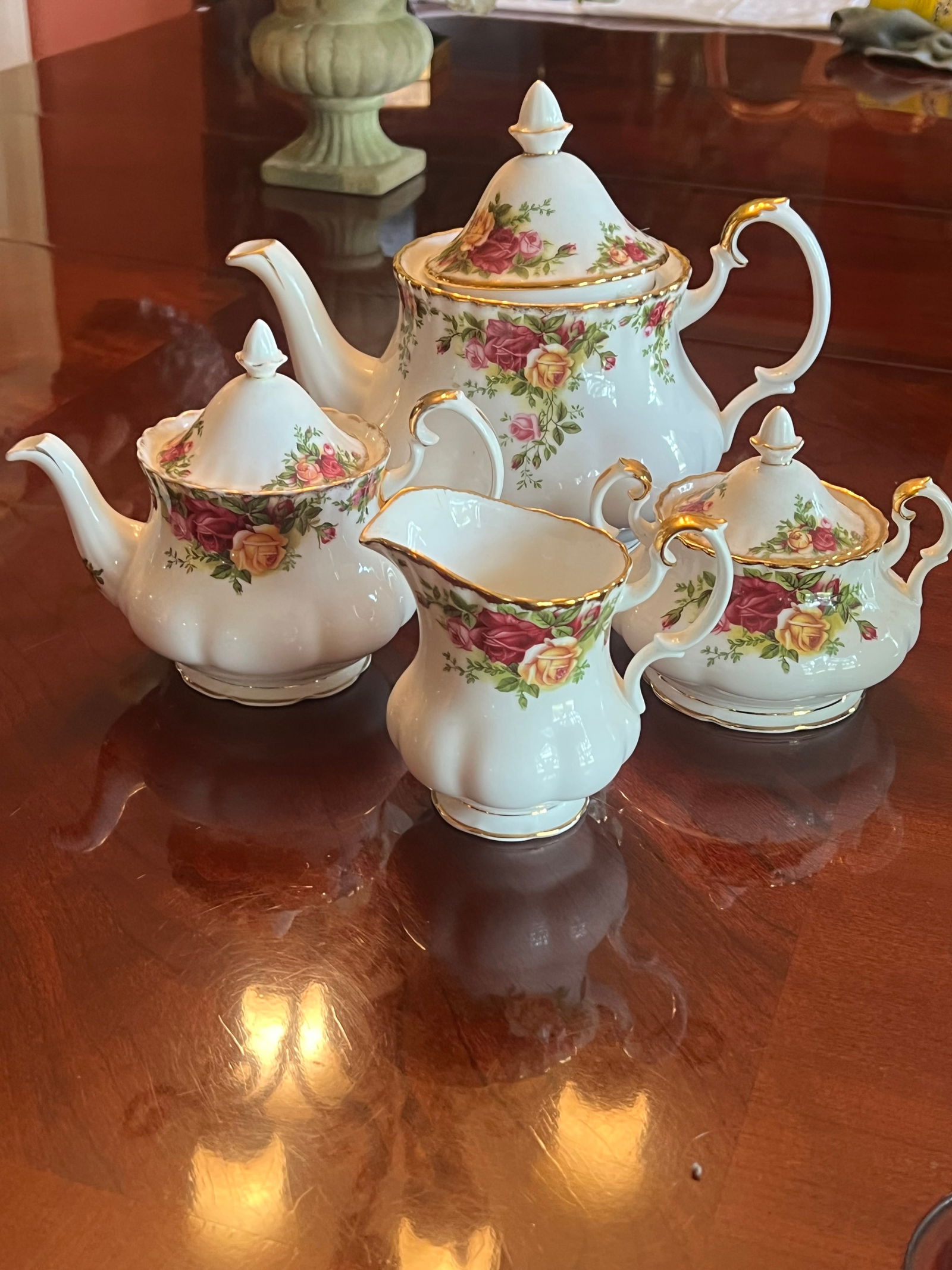 4 pc. Royal Albert Bone China Tea Set: 4 pc. Royal Albert Bone China Tea Set. Tea pot, sugar and creamer, small tea pot. Old Country Roses pattern