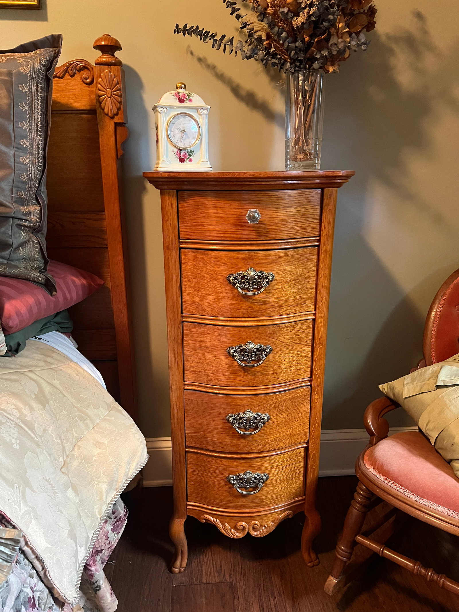 Lexington 5 drawer Lingerie Chest: Lexington 5 drawer Lingerie Chest. Claw feet