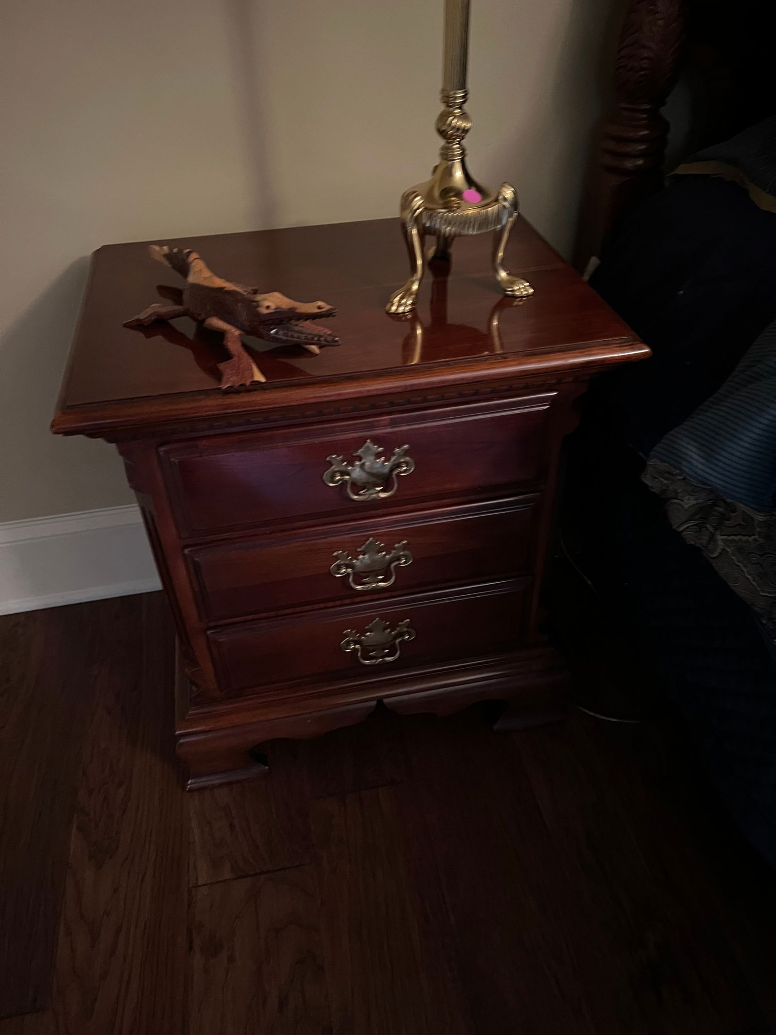 Lexington Mahogany Nightstand (1 of 9)