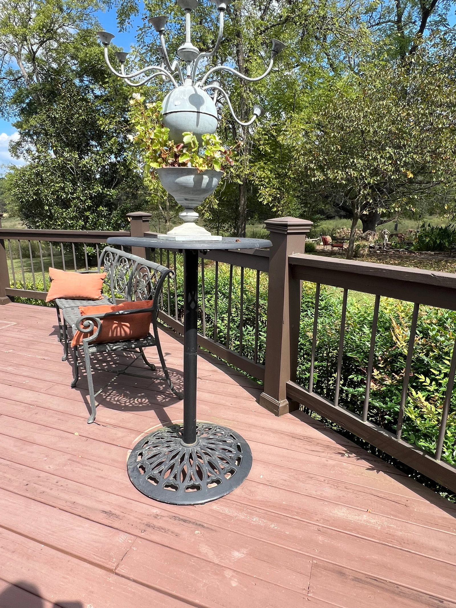 Metal Plant Stand: Metal Plant Stand