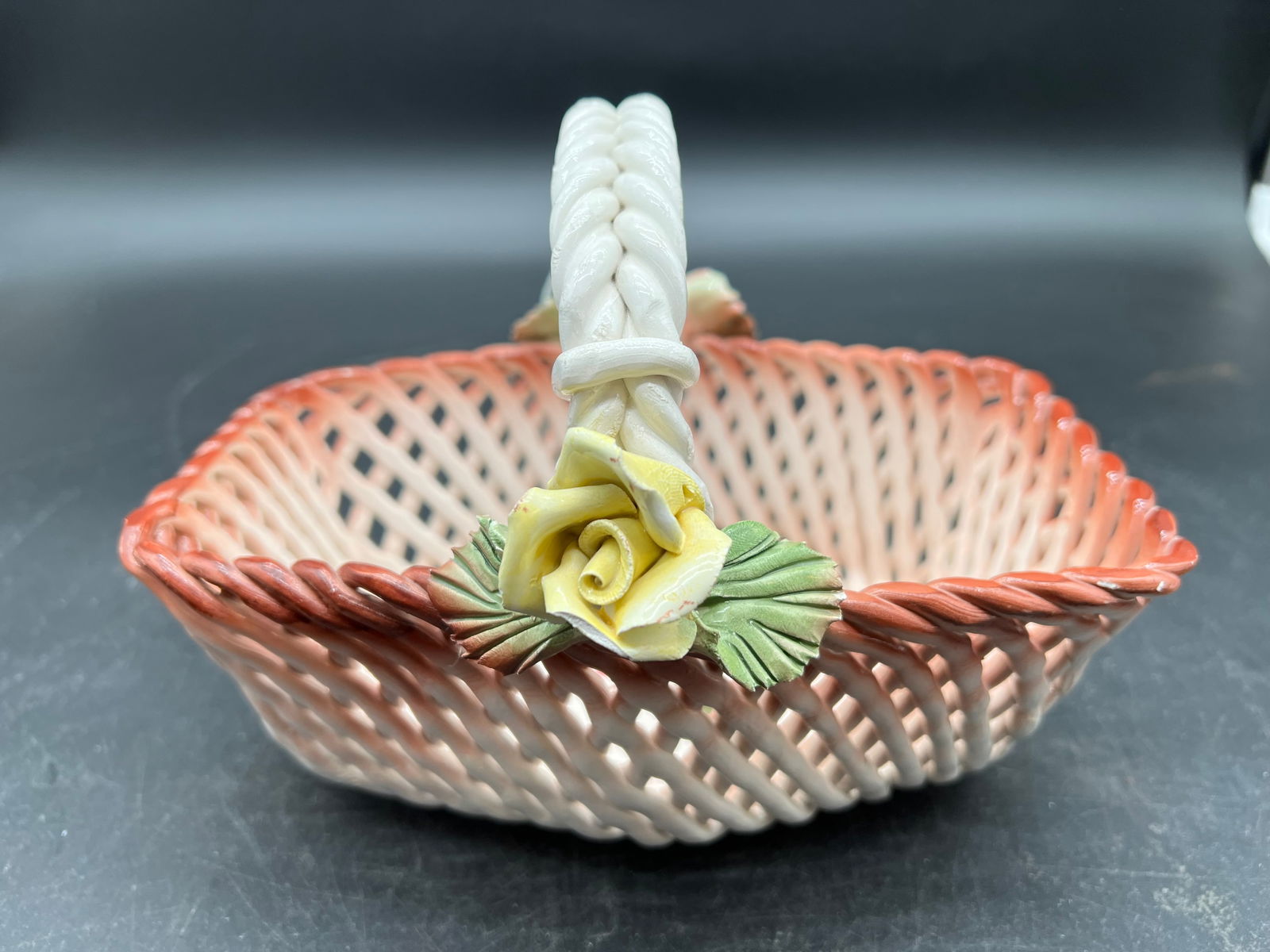 Bussano Capodimonte Style Basket: Bussano Capodimonte Style Basket