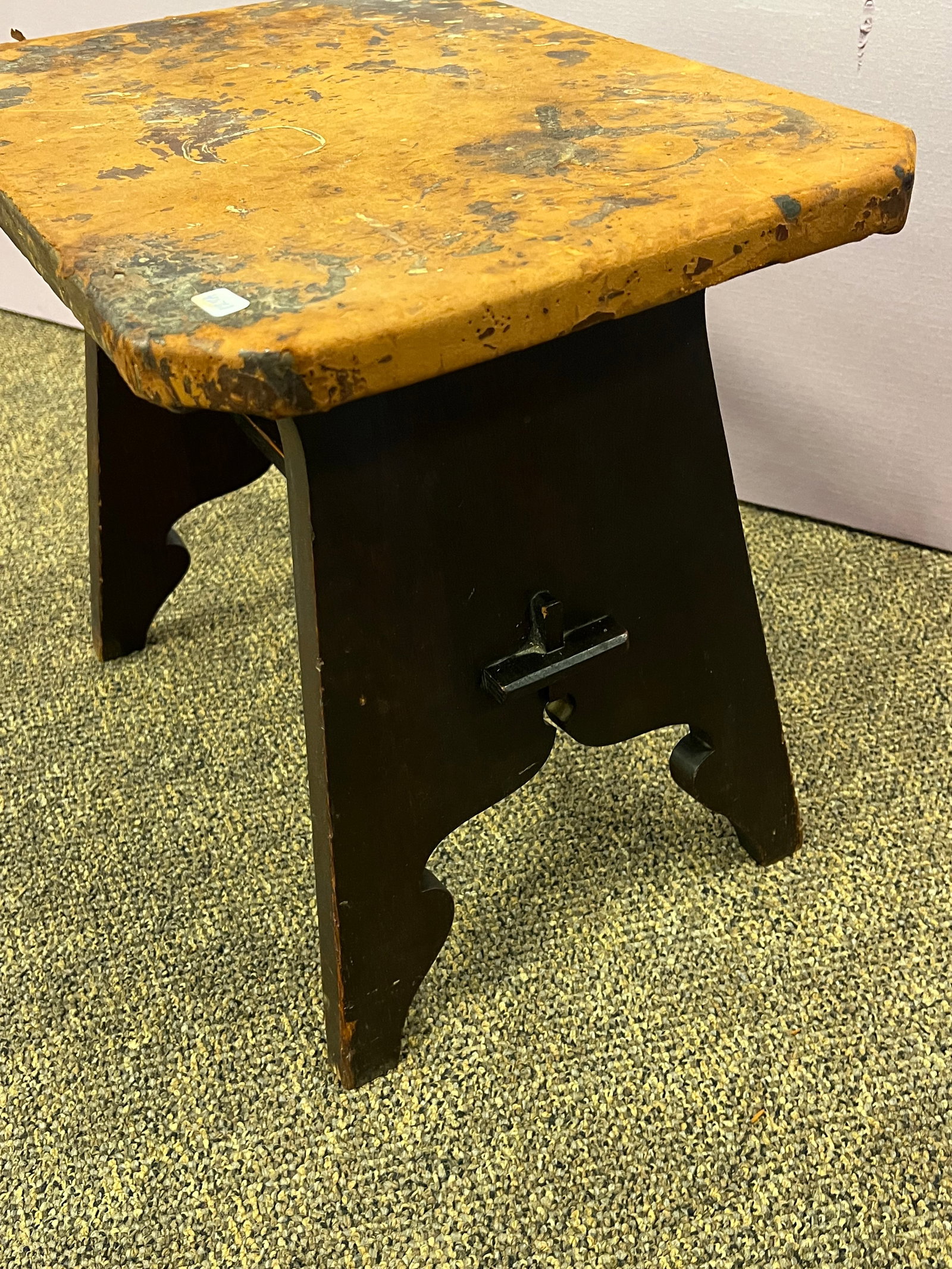 Arts & Crafts Mission Oak Leather Top Stool: Arts & Crafts Mission Oak Leather Top Stool. Leather need to be cleaned. No markings