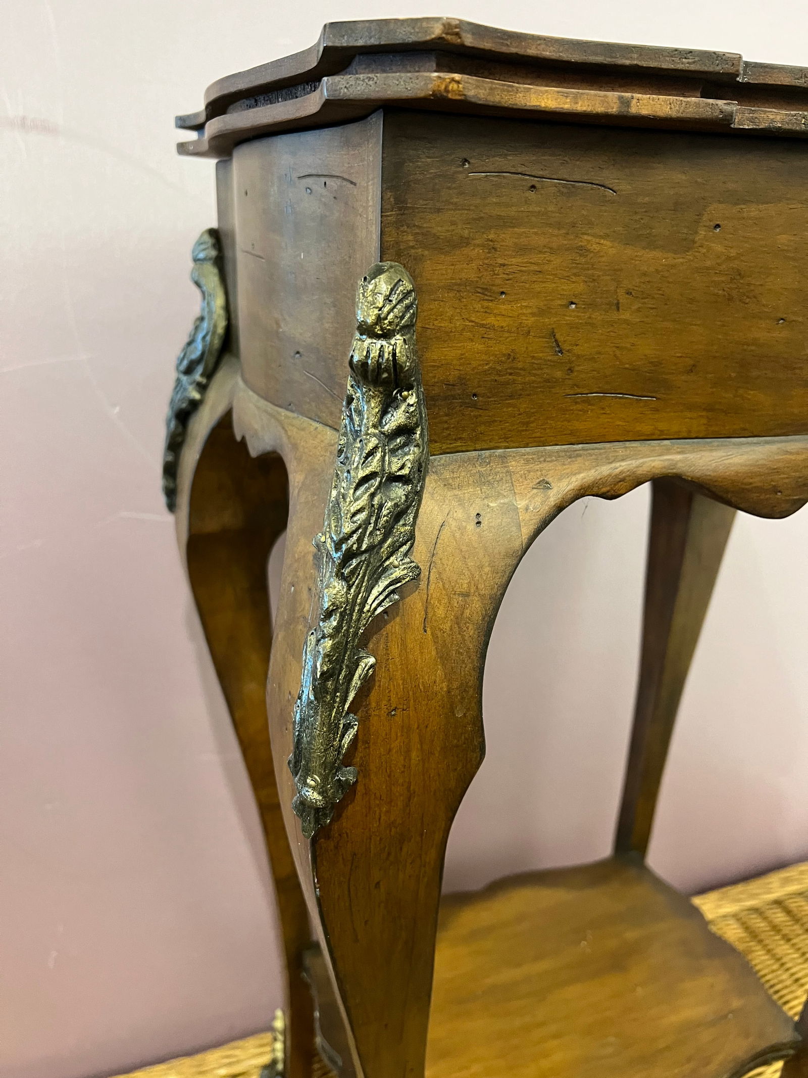 Walnut Ornate display stand. - 5