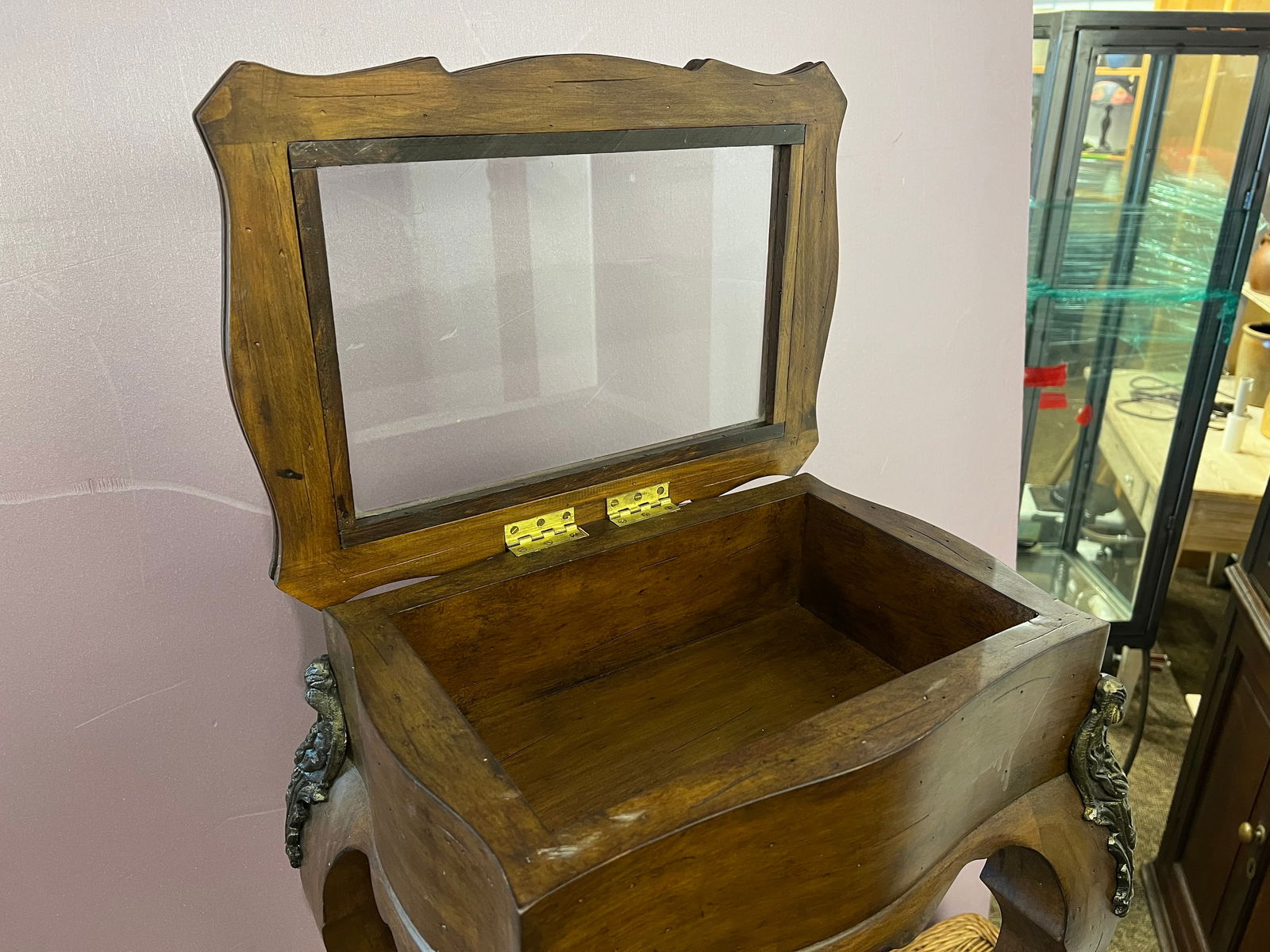 Walnut Ornate display stand. - 6