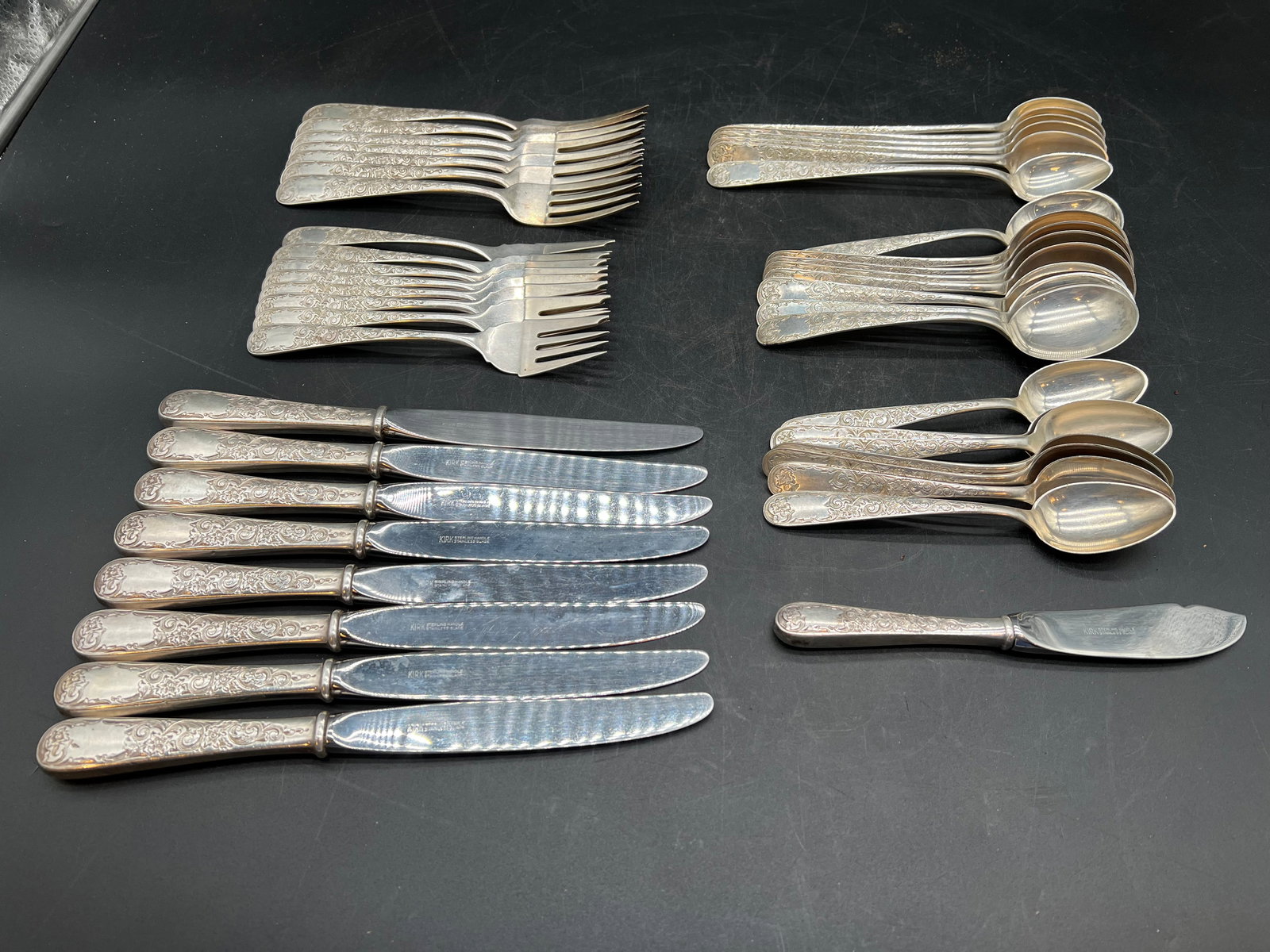 46 pcs. Kirk Old Maryland Engraved Sterling Silverware: 46 pcs. Kirk Old Maryland Engraved Sterling Silverware. Weighs 1572 grams